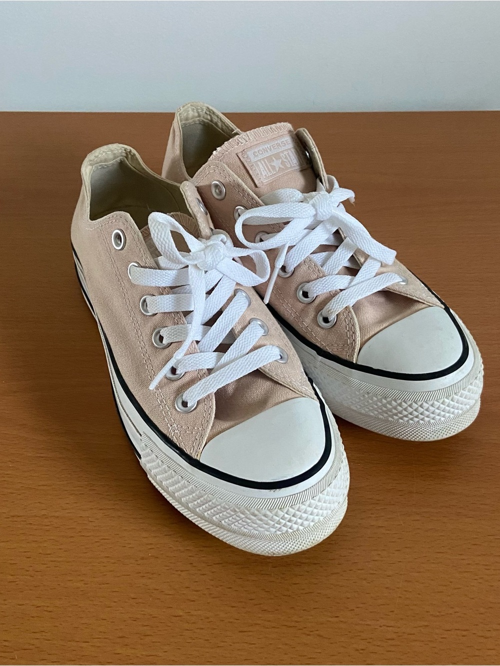 Converse platform sneakers
Chuck Taylor All Star Lift 
Size 7.5